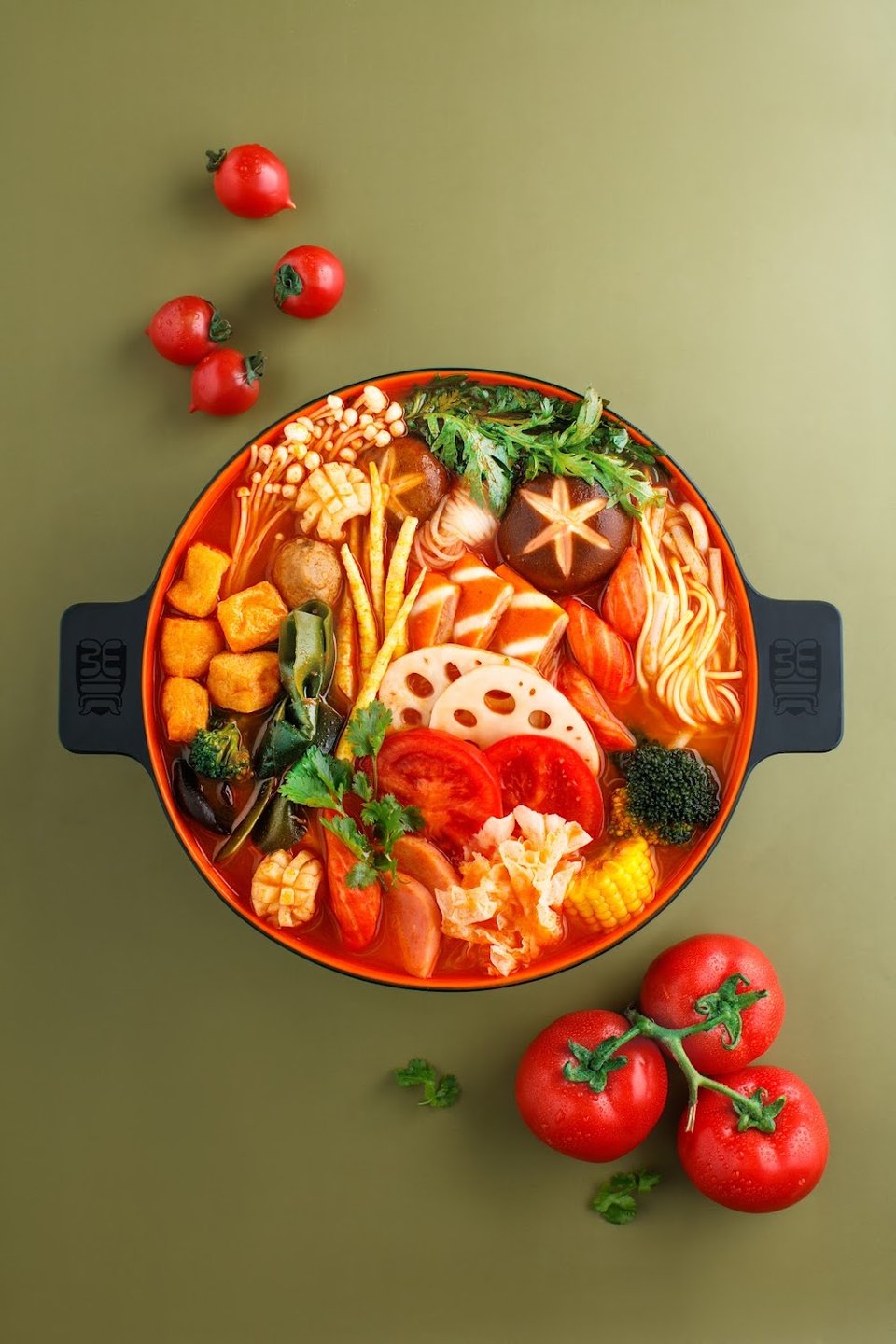 Menu board with malatang and hot pot options.